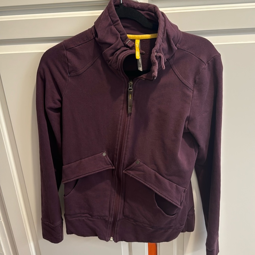 Lole zip up sweatshirt. Very cute plum color